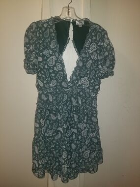 Justify Dark Green Paisley V-Neck Short Sleeve Tunic
